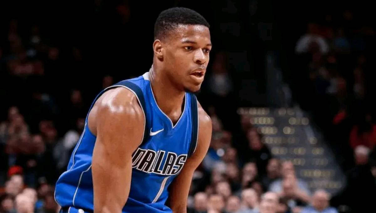 丹(dān)尼斯史密斯再次加盟達(dá)拉斯独行侠NBA队