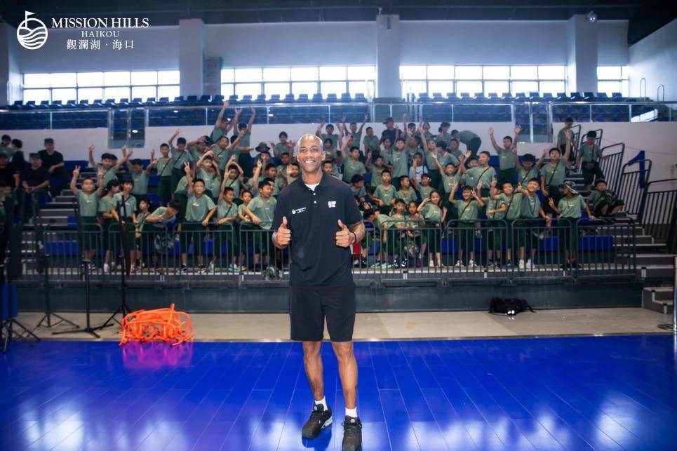 NBA篮球公园海口观澜湖旗舰馆开放日暨2025篮球夏令营开营,斯蒂芬·马布里现身助阵