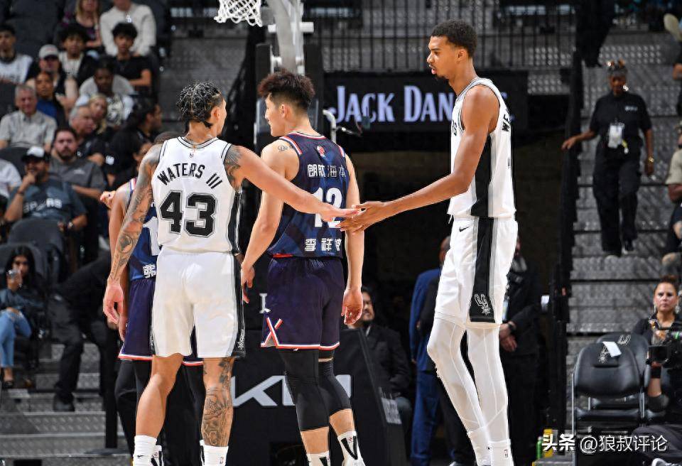 NBA季前赛:文班复出9+10+7陈国豪13分马刺31分大胜广州