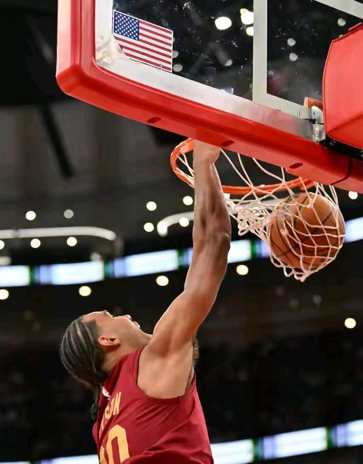 安芬尼-西蒙斯领衔，凯尔特人大胜骑士138-107 NBA季前赛战报