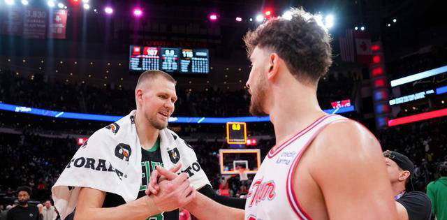 阿尔佩伦·申京超越尼古拉·约基奇 土耳其队友力挺