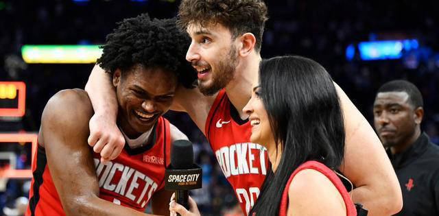 阿尔佩伦·申京超越尼古拉·约基奇 土耳其队友力挺