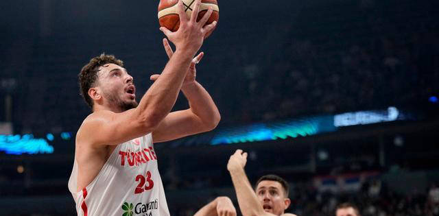 阿尔佩伦·申京超越尼古拉·约基奇 土耳其队友力挺