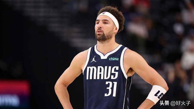 多(duō)才多(duō)艺，克莱·汤普森在潛(qián)水酒吧炫耀(yào)台球技