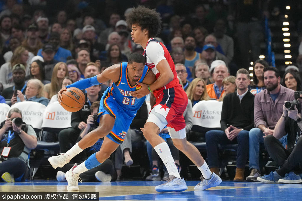 沙伊·吉尔杰斯(sī)-亚历山大与泰瑞(ruì)斯(sī)·马克西荣膺NBA本周最(zuì)佳球员，展现未来之星的光芒