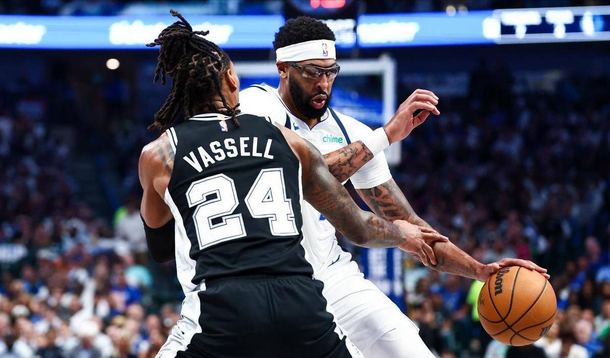 状元之争，马刺大胜独行侠首秀